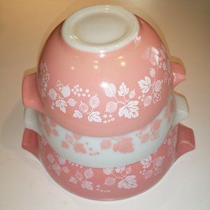 Set of 3 Vintage Pryex Mixing Bowls